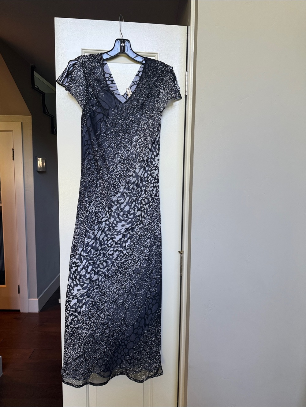 Black & light grey reversible V-Neck Dress!
51” long Size M. Will fit 6-8-10